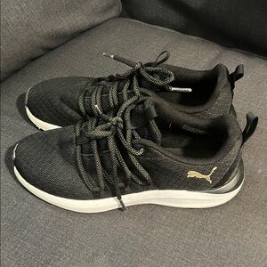 Puma Black and White Women's Sneakers Size 7